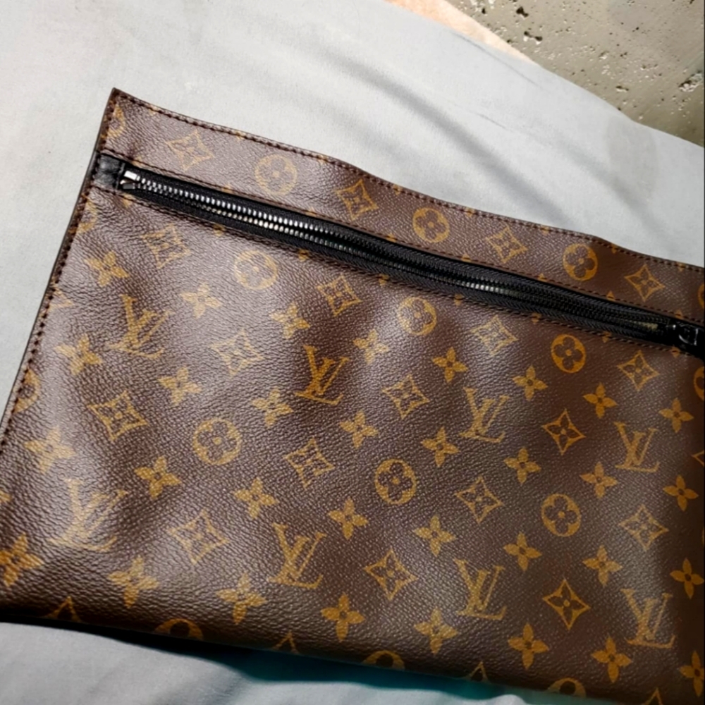 Louis Vuitton Poche Toilette Monogram